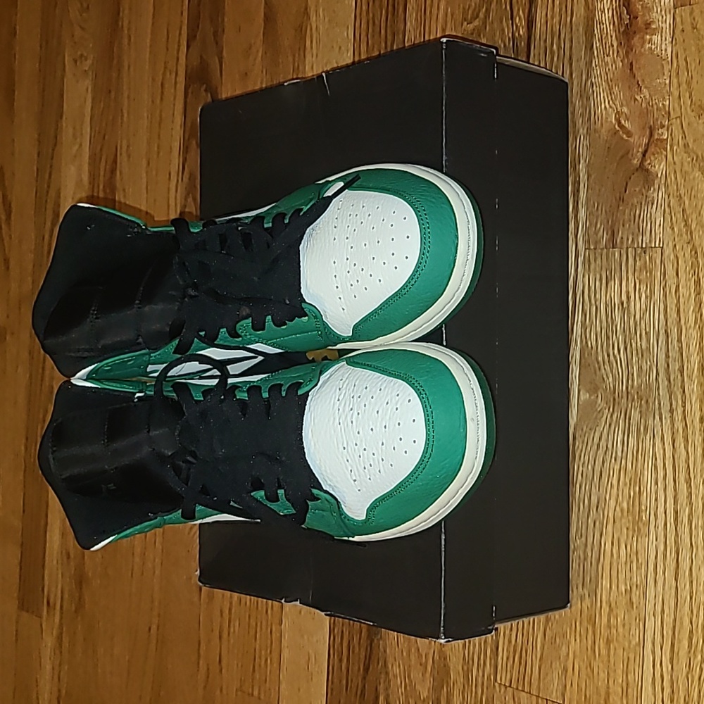 Jordan 1 Mid Pine Green View 3